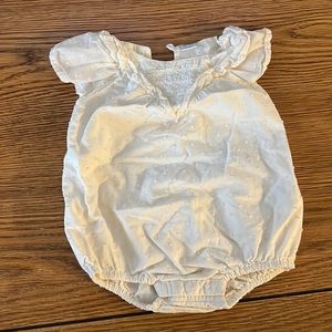 Cream old navy top size 6-12 month